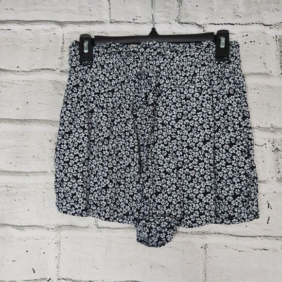Abercrombie & Fitch Women's Navy Blue White Floral-Print Shorts Size Small - Picture 3 of 13